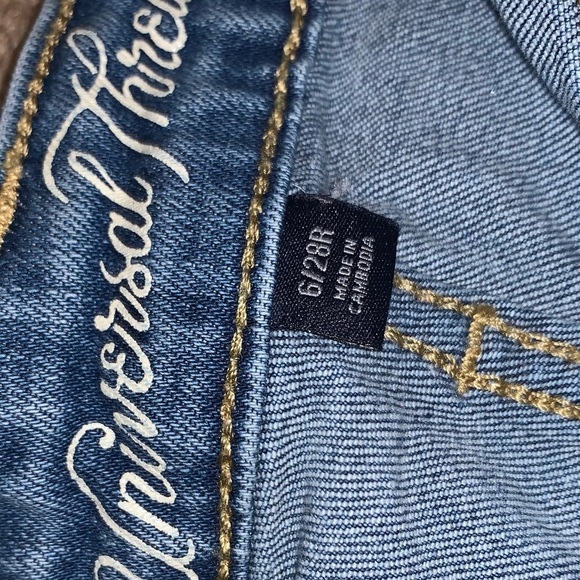 Universal Thread Cropped Jeans - Picture 2 of 3